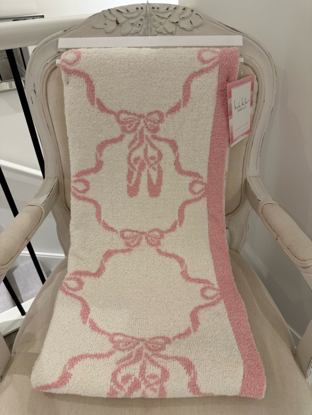 🩰 Viral Ballet Nicole Miller Pink and Cream Decorative Knit Throw 40” x 60” NWT